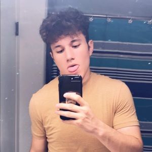 Meet your Posher, Carlos